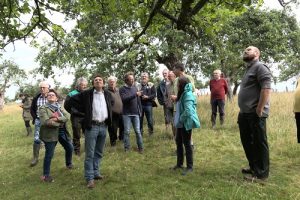 groupe visiteurs verger